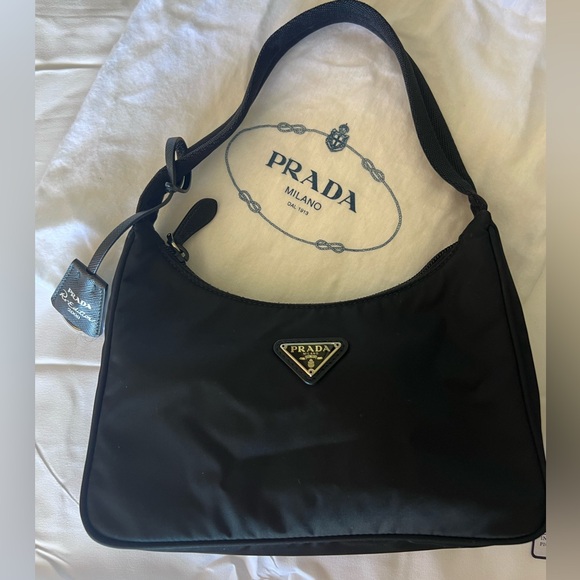 Prada Re-edition 2000 Handbag - Picture 4 of 15